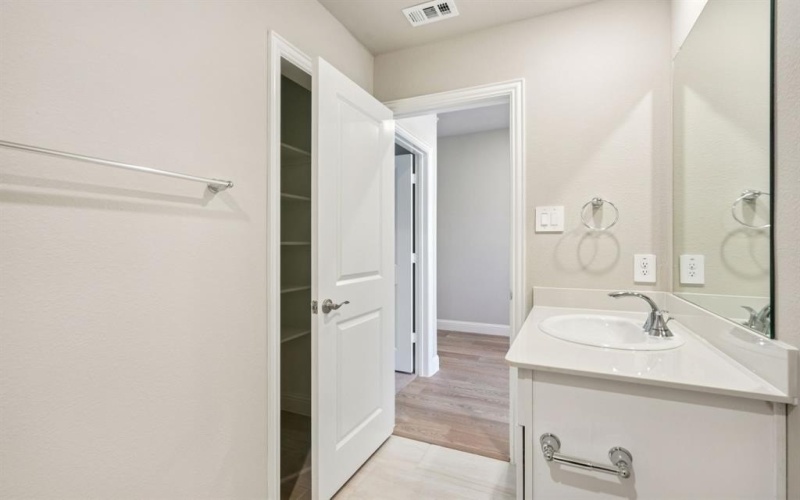 517 Midnight Oak Drive, McKinney, TX 75069, 4 Habitaciones Habitaciones , ,3 BañosBaños,Residential,En Venta,517 Midnight Oak Drive,0,21084970