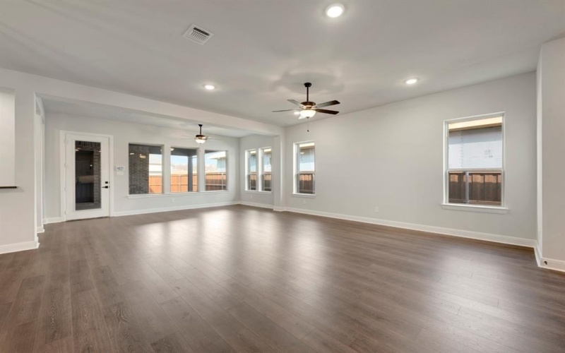 2075 Pine Grove Lane, Arlington, TX 76005, 2 Bedrooms Bedrooms, ,2 BathroomsBathrooms,Residential,For Sale,2075 Pine Grove Lane,0,21086408