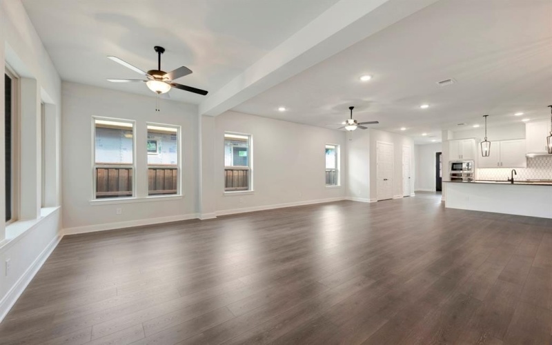 2075 Pine Grove Lane, Arlington, TX 76005, 2 Bedrooms Bedrooms, ,2 BathroomsBathrooms,Residential,For Sale,2075 Pine Grove Lane,0,21086408