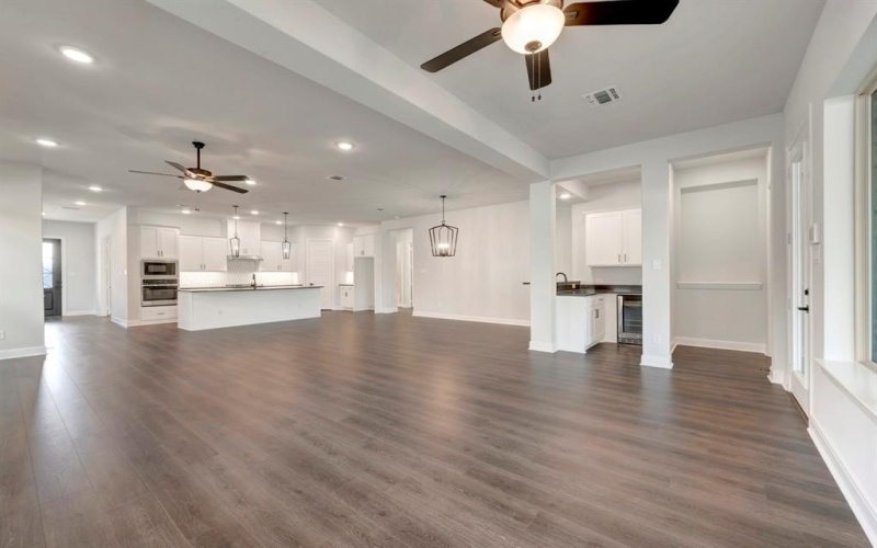 2075 Pine Grove Lane, Arlington, TX 76005, 2 Bedrooms Bedrooms, ,2 BathroomsBathrooms,Residential,For Sale,2075 Pine Grove Lane,0,21086408