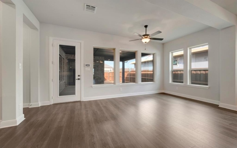 2075 Pine Grove Lane, Arlington, TX 76005, 2 Bedrooms Bedrooms, ,2 BathroomsBathrooms,Residential,For Sale,2075 Pine Grove Lane,0,21086408