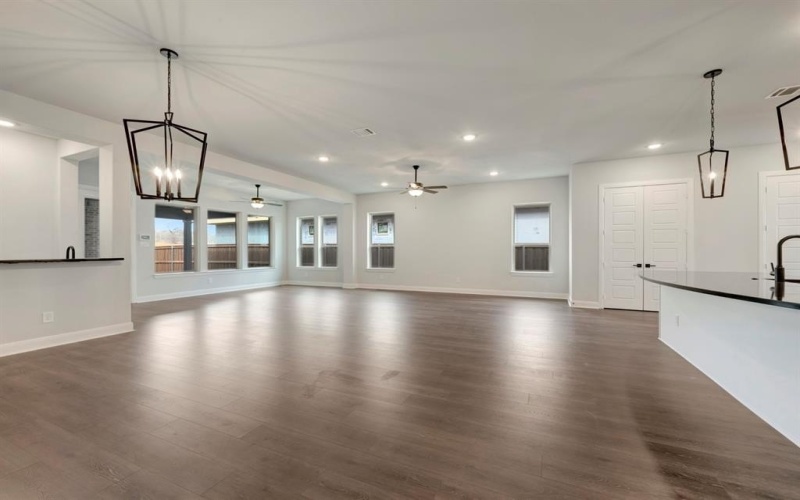 2075 Pine Grove Lane, Arlington, TX 76005, 2 Bedrooms Bedrooms, ,2 BathroomsBathrooms,Residential,For Sale,2075 Pine Grove Lane,0,21086408