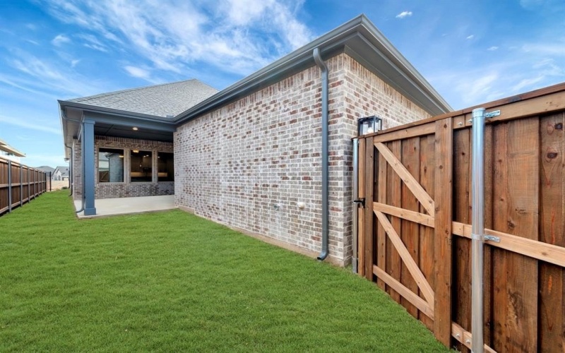 2075 Pine Grove Lane, Arlington, TX 76005, 2 Bedrooms Bedrooms, ,2 BathroomsBathrooms,Residential,For Sale,2075 Pine Grove Lane,0,21086408