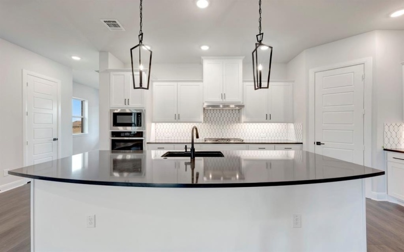 2075 Pine Grove Lane, Arlington, TX 76005, 2 Bedrooms Bedrooms, ,2 BathroomsBathrooms,Residential,For Sale,2075 Pine Grove Lane,0,21086408