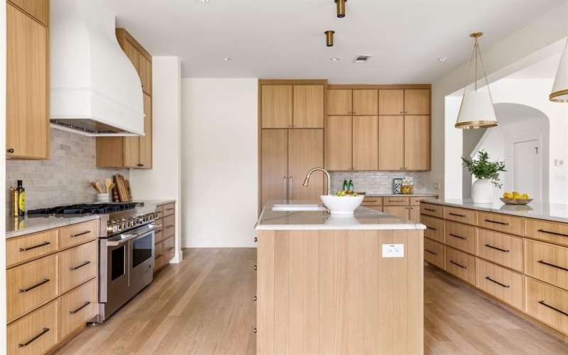 6549 Trammel Drive, Dallas, TX 75214, 4 Bedrooms Bedrooms, ,5 BathroomsBathrooms,Residential,For Sale,6549 Trammel Drive,0,21086431