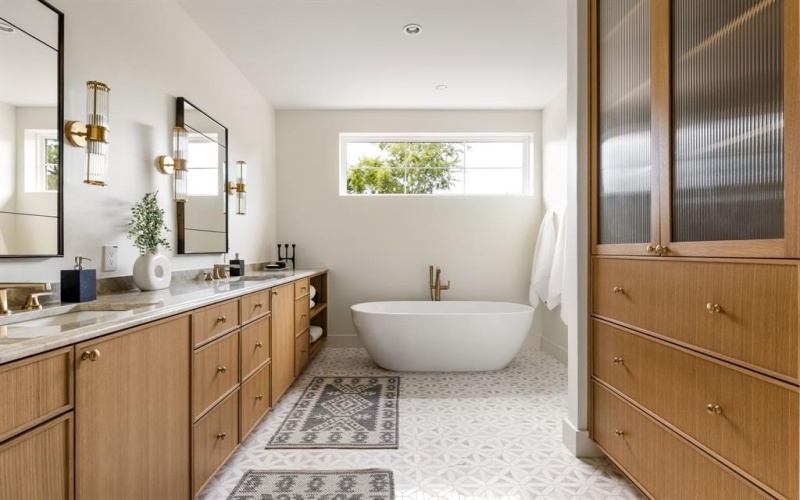 6549 Trammel Drive, Dallas, TX 75214, 4 Bedrooms Bedrooms, ,5 BathroomsBathrooms,Residential,For Sale,6549 Trammel Drive,0,21086431