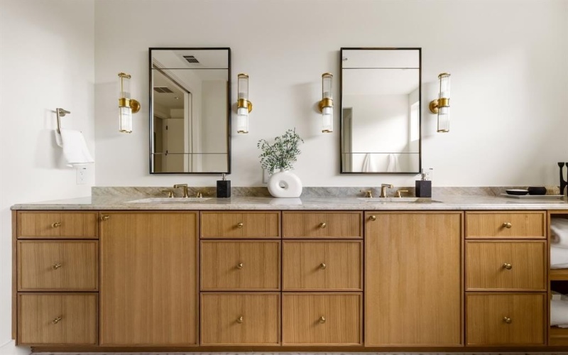 6549 Trammel Drive, Dallas, TX 75214, 4 Bedrooms Bedrooms, ,5 BathroomsBathrooms,Residential,For Sale,6549 Trammel Drive,0,21086431