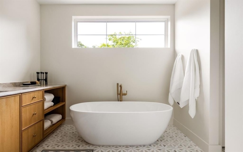 6549 Trammel Drive, Dallas, TX 75214, 4 Bedrooms Bedrooms, ,5 BathroomsBathrooms,Residential,For Sale,6549 Trammel Drive,0,21086431