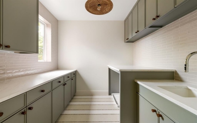 6549 Trammel Drive, Dallas, TX 75214, 4 Bedrooms Bedrooms, ,5 BathroomsBathrooms,Residential,For Sale,6549 Trammel Drive,0,21086431