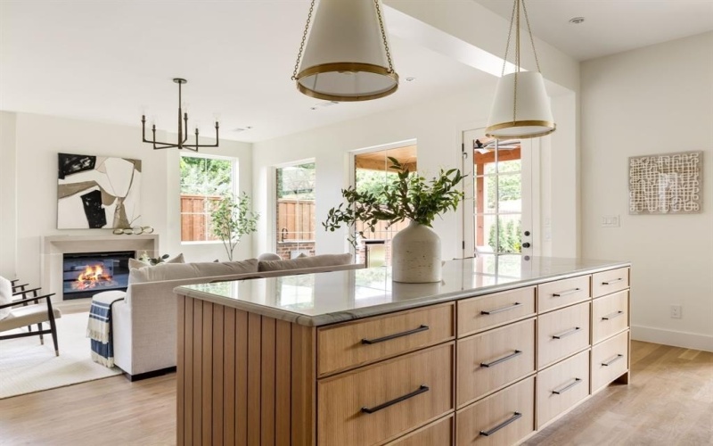 6549 Trammel Drive, Dallas, TX 75214, 4 Bedrooms Bedrooms, ,5 BathroomsBathrooms,Residential,For Sale,6549 Trammel Drive,0,21086431