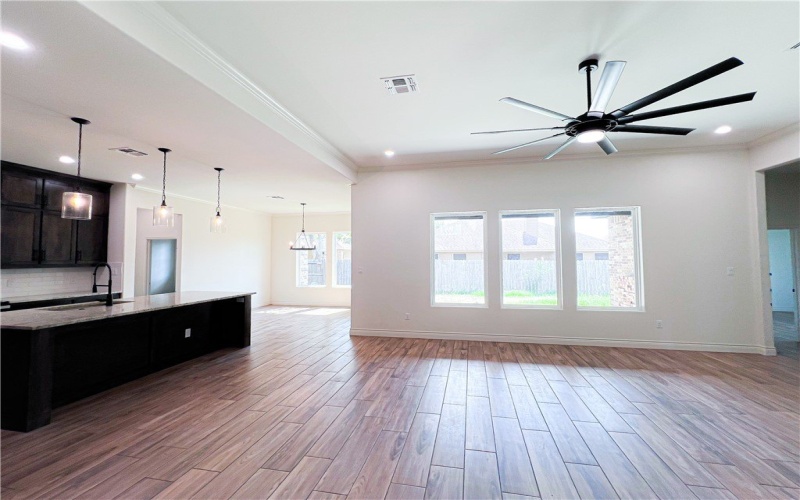 6918 Pacific Way, Corpus Christi, TX 78414, 4 Bedrooms Bedrooms, ,3 BathroomsBathrooms,Residential,For Sale,6918 Pacific Way,0,466389