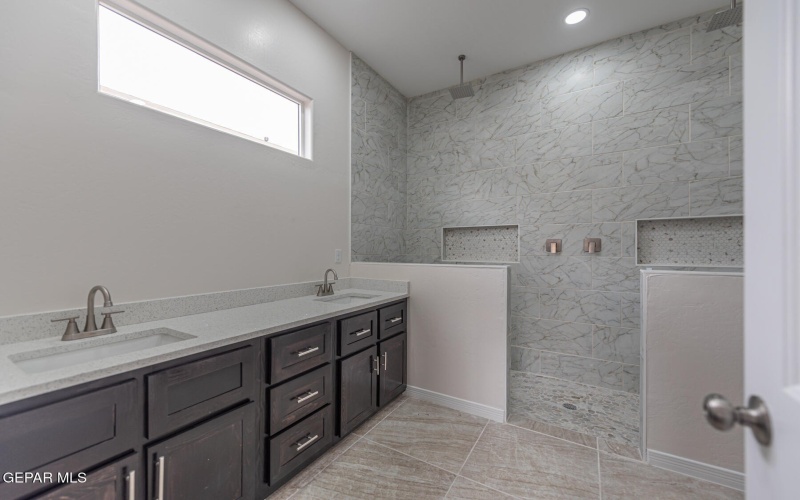 753 DESERT SILVER Drive, Horizon City, TX 79928, 4 Habitaciones Habitaciones , ,3 BañosBaños,Residential,En Venta,753 DESERT SILVER Drive,0,932091