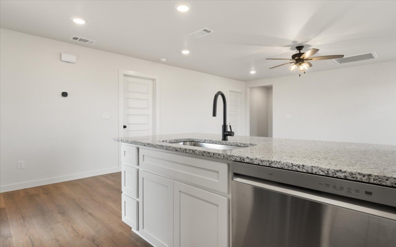 6303 Volney Avenue, Lubbock, TX 79407, 2 Habitaciones Habitaciones , ,2 BañosBaños,Residential,En Venta,6303 Volney Avenue,0,202561820