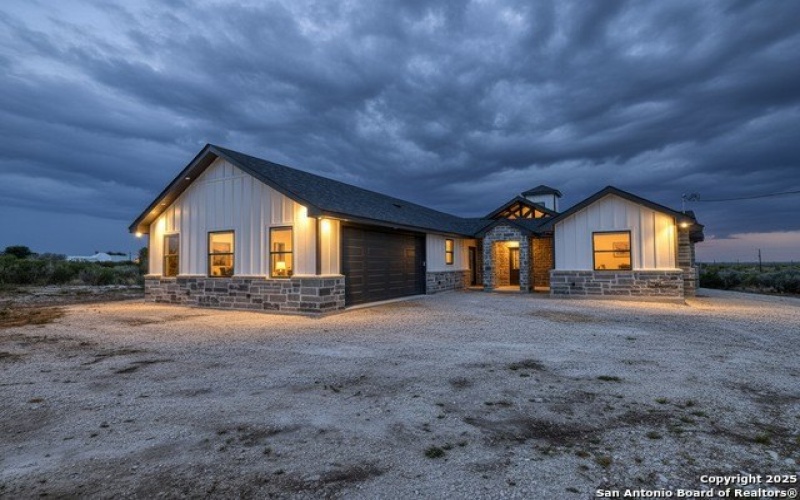 58 Greystone Hills Circle, Uvalde, TX 78801, 4 Bedrooms Bedrooms, ,3 BathroomsBathrooms,Residential,For Sale,58 Greystone Hills Circle,0,1915566