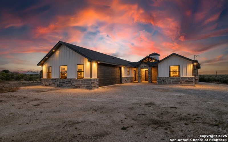 58 Greystone Hills Circle, Uvalde, TX 78801, 4 Bedrooms Bedrooms, ,3 BathroomsBathrooms,Residential,For Sale,58 Greystone Hills Circle,0,1915566