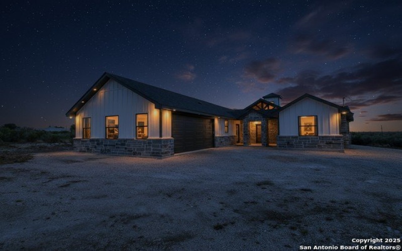 58 Greystone Hills Circle, Uvalde, TX 78801, 4 Bedrooms Bedrooms, ,3 BathroomsBathrooms,Residential,For Sale,58 Greystone Hills Circle,0,1915566