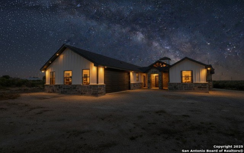 58 Greystone Hills Circle, Uvalde, TX 78801, 4 Bedrooms Bedrooms, ,3 BathroomsBathrooms,Residential,For Sale,58 Greystone Hills Circle,0,1915566