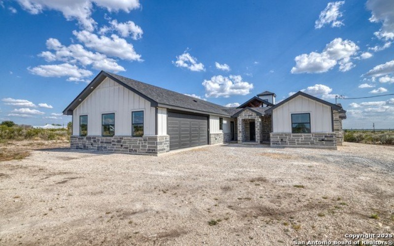 58 Greystone Hills Circle, Uvalde, TX 78801, 4 Bedrooms Bedrooms, ,3 BathroomsBathrooms,Residential,For Sale,58 Greystone Hills Circle,0,1915566