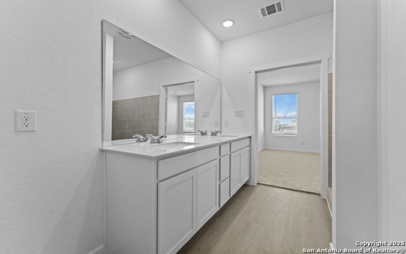 726 Bee Ridge Pt, New Braunfels, TX 78130, 4 Habitaciones Habitaciones , ,2 BañosBaños,Residential,En Venta,726 Bee Ridge Pt,0,1915653