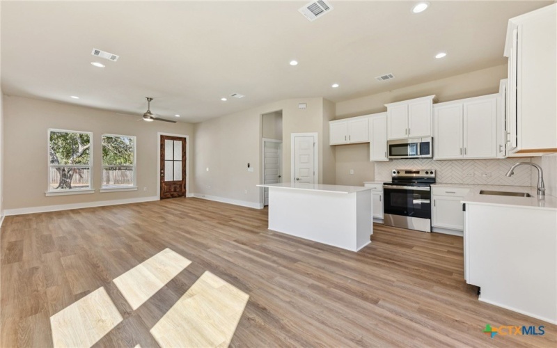 855 Cypress Lane, Cottonwood Shores, TX 78657, 3 Habitaciones Habitaciones , ,2 BañosBaños,Residential,En Venta,855 Cypress Lane,0,595343