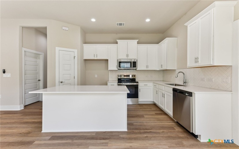 855 Cypress Lane, Cottonwood Shores, TX 78657, 3 Habitaciones Habitaciones , ,2 BañosBaños,Residential,En Venta,855 Cypress Lane,0,595343