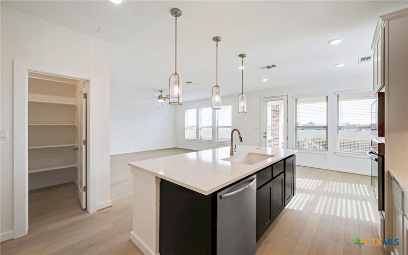 203 Bodensee Place, New Braunfels, TX 78130, 3 Habitaciones Habitaciones , ,2 BañosBaños,Residential,En Venta,203 Bodensee Place,0,595385