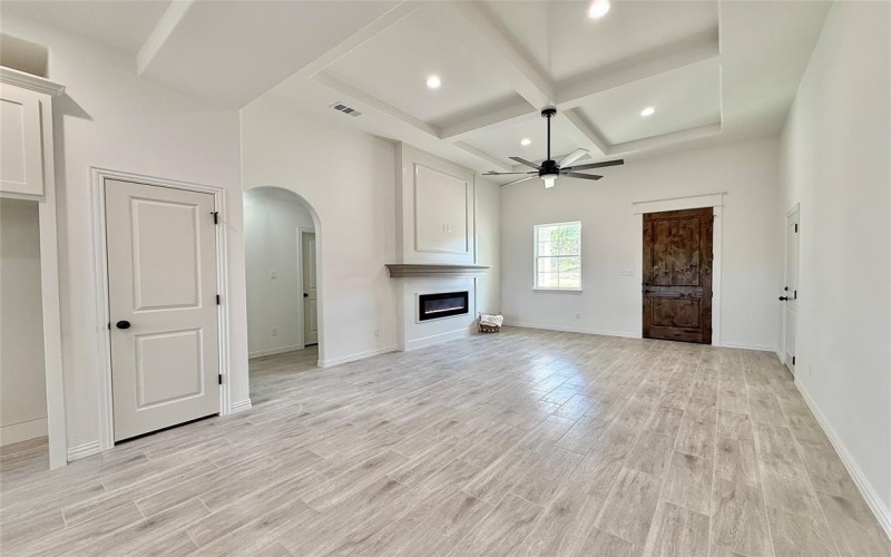 5608 San Jacinto Drive, Granbury, TX 76048, 3 Bedrooms Bedrooms, ,2 BathroomsBathrooms,Residential,For Sale,5608 San Jacinto Drive,0,21086007
