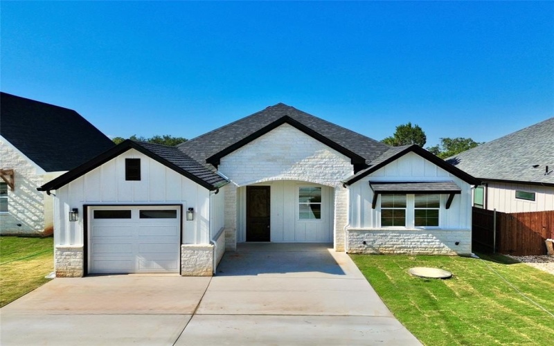 5608 San Jacinto Drive, Granbury, TX 76048, 3 Bedrooms Bedrooms, ,2 BathroomsBathrooms,Residential,For Sale,5608 San Jacinto Drive,0,21086007