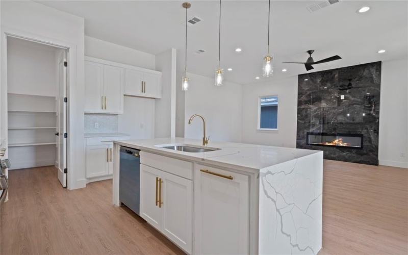 2228 Echo Lake Drive, Dallas, TX 75253, 4 Habitaciones Habitaciones , ,2 BañosBaños,Residential,En Venta,2228 Echo Lake Drive,0,21086567