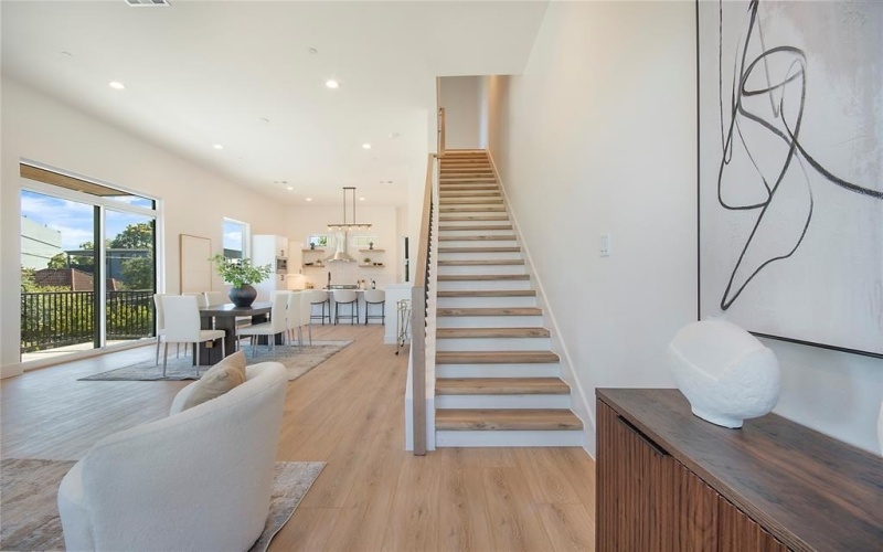 2203 Hondo Avenue #106, Dallas, TX 75219, 3 Habitaciones Habitaciones , ,3 BañosBaños,Residential,En Venta,2203 Hondo Avenue,0,21087479