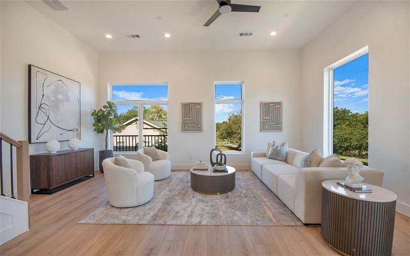 2203 Hondo Avenue #106, Dallas, TX 75219, 3 Habitaciones Habitaciones , ,3 BañosBaños,Residential,En Venta,2203 Hondo Avenue,0,21087479