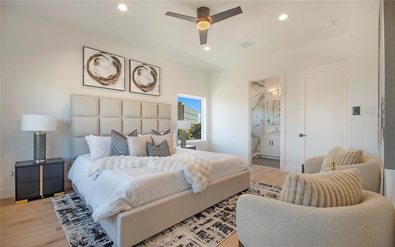 2203 Hondo Avenue #106, Dallas, TX 75219, 3 Habitaciones Habitaciones , ,3 BañosBaños,Residential,En Venta,2203 Hondo Avenue,0,21087479