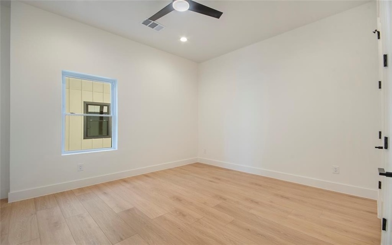 2203 Hondo Avenue #103, Dallas, TX 75219, 3 Habitaciones Habitaciones , ,3 BañosBaños,Residential,En Venta,2203 Hondo Avenue,0,21087568