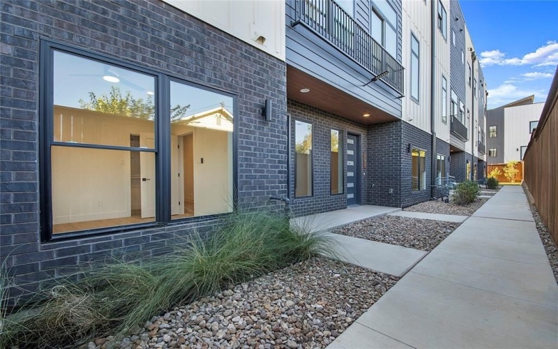 2203 Hondo Avenue #103, Dallas, TX 75219, 3 Habitaciones Habitaciones , ,3 BañosBaños,Residential,En Venta,2203 Hondo Avenue,0,21087568