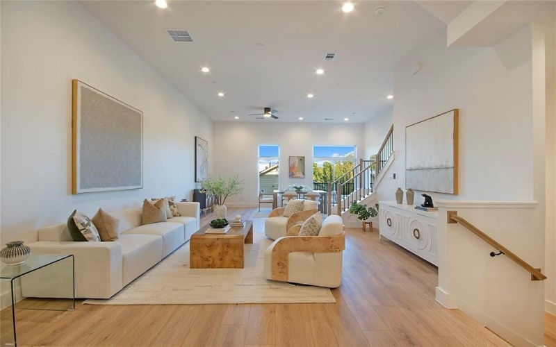 2203 Hondo Avenue #103, Dallas, TX 75219, 3 Habitaciones Habitaciones , ,3 BañosBaños,Residential,En Venta,2203 Hondo Avenue,0,21087568