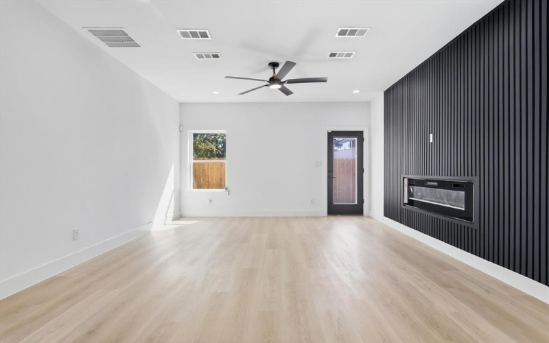 2534 Lowery Street, Dallas, TX 75215, 4 Habitaciones Habitaciones , ,2 BañosBaños,Residential,En Venta,2534 Lowery Street,0,21087620