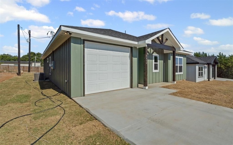 3402 Hilltop Road, Granbury, TX 76048, 3 Bedrooms Bedrooms, ,2 BathroomsBathrooms,Residential,For Sale,3402 Hilltop Road,0,21087669