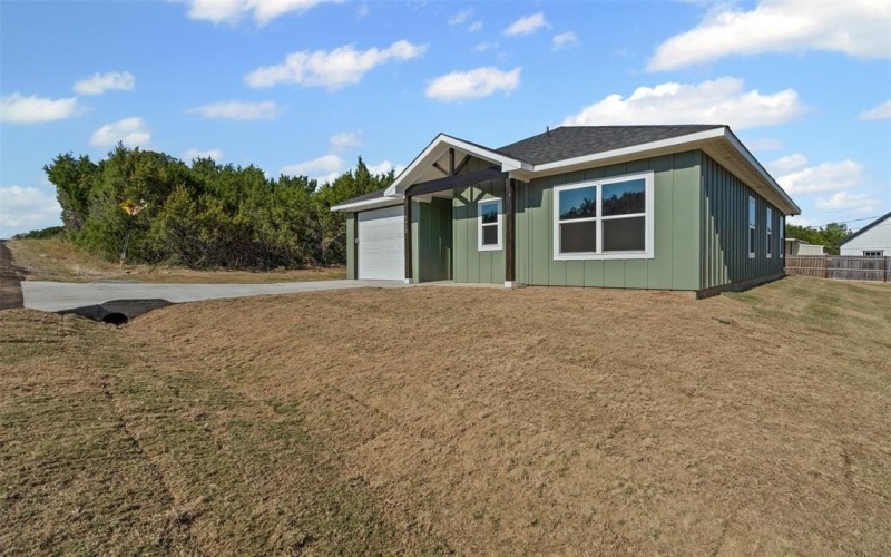 3402 Hilltop Road, Granbury, TX 76048, 3 Bedrooms Bedrooms, ,2 BathroomsBathrooms,Residential,For Sale,3402 Hilltop Road,0,21087669