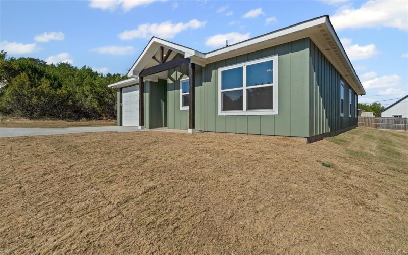 3402 Hilltop Road, Granbury, TX 76048, 3 Bedrooms Bedrooms, ,2 BathroomsBathrooms,Residential,For Sale,3402 Hilltop Road,0,21087669