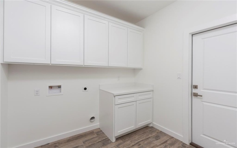 5802 N 45th Lane, McAllen, TX 78504, 3 Bedrooms Bedrooms, ,3 BathroomsBathrooms,Residential,For Sale,5802 N 45th Lane,459601