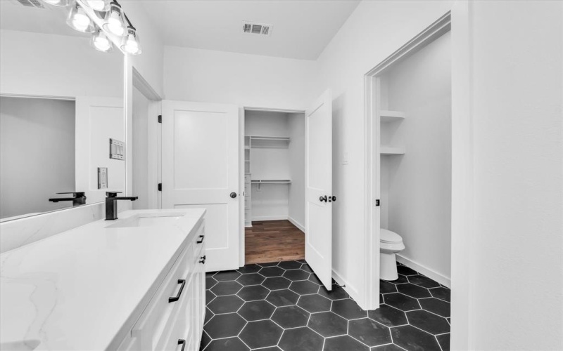 960 Gallant Fox Road, Hewitt, TX 76643, 3 Habitaciones Habitaciones , ,2 BañosBaños,Residential,En Venta,960 Gallant Fox Road,0,21087858