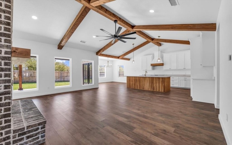 960 Gallant Fox Road, Hewitt, TX 76643, 3 Habitaciones Habitaciones , ,2 BañosBaños,Residential,En Venta,960 Gallant Fox Road,0,21087858