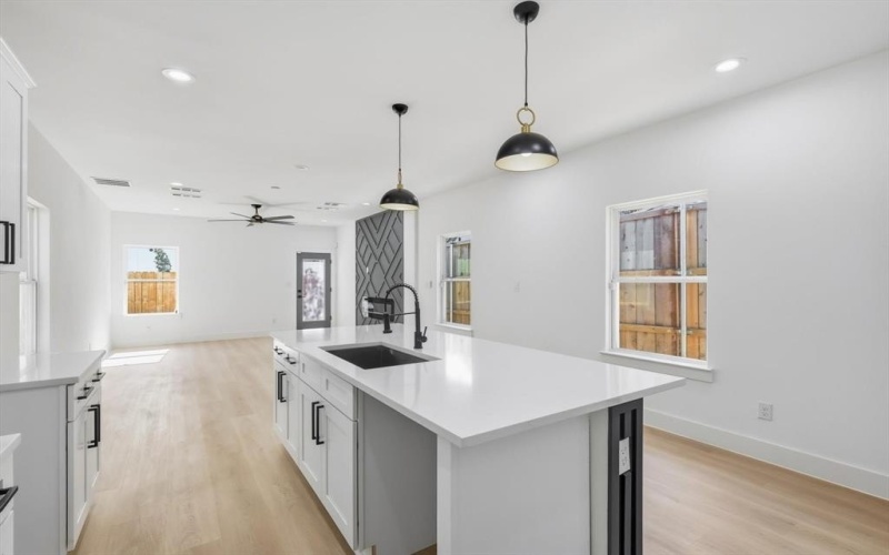 2530 Lowery Street, Dallas, TX 75215, 4 Habitaciones Habitaciones , ,2 BañosBaños,Residential,En Venta,2530 Lowery Street,0,21087328