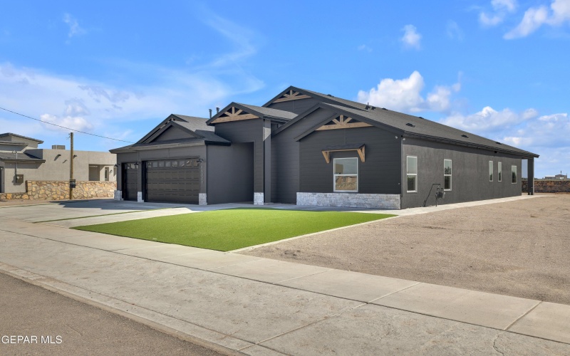 15020 Hinojos Ave, El Paso, TX 79938, 4 Bedrooms Bedrooms, ,5 BathroomsBathrooms,Residential,For Sale,15020 Hinojos Ave,0,932149