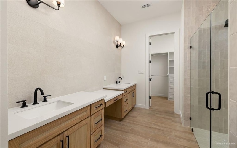 1012 N Trinity Street, Edinburg, TX 78541, 3 Habitaciones Habitaciones , ,2 BañosBaños,Residential,En Venta,1012 N Trinity Street,0,483493