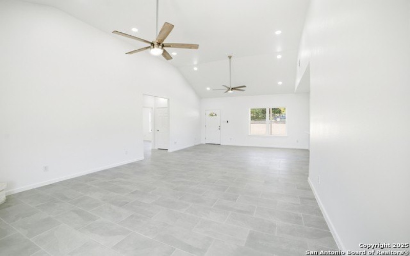 221 Deer Oaks Dr, Lakehills, TX 78063, 3 Habitaciones Habitaciones , ,2 BañosBaños,Residential,En Venta,221 Deer Oaks Dr,0,1915925