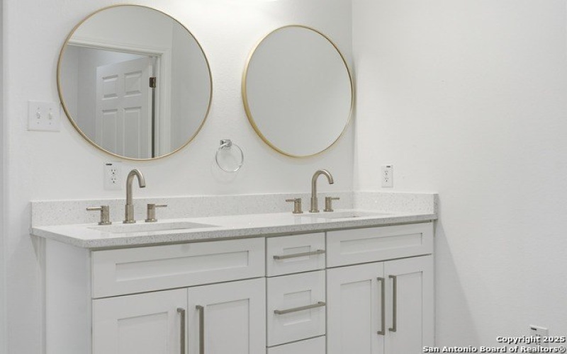 221 Deer Oaks Dr, Lakehills, TX 78063, 3 Habitaciones Habitaciones , ,2 BañosBaños,Residential,En Venta,221 Deer Oaks Dr,0,1915925