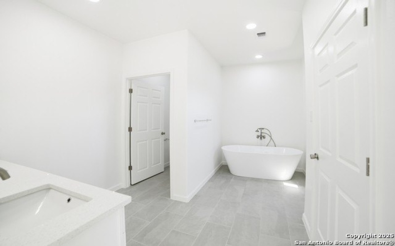 221 Deer Oaks Dr, Lakehills, TX 78063, 3 Habitaciones Habitaciones , ,2 BañosBaños,Residential,En Venta,221 Deer Oaks Dr,0,1915925