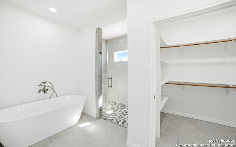 221 Deer Oaks Dr, Lakehills, TX 78063, 3 Habitaciones Habitaciones , ,2 BañosBaños,Residential,En Venta,221 Deer Oaks Dr,0,1915925