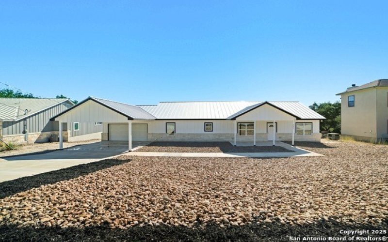 221 Deer Oaks Dr, Lakehills, TX 78063, 3 Habitaciones Habitaciones , ,2 BañosBaños,Residential,En Venta,221 Deer Oaks Dr,0,1915925